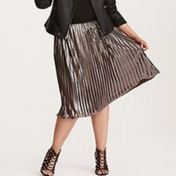 torrid Dresses & Skirts - Torrid Silver Pleated Skirt